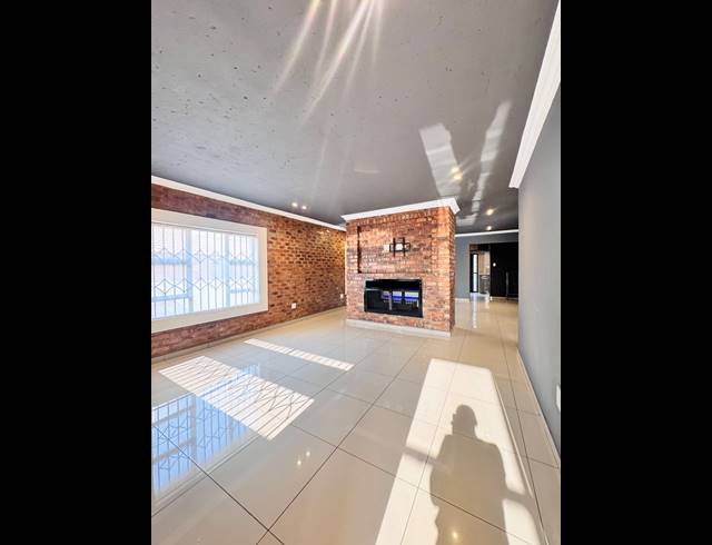 5 BEDROOM FREESTANDING FOR SALE IN MINERALIA